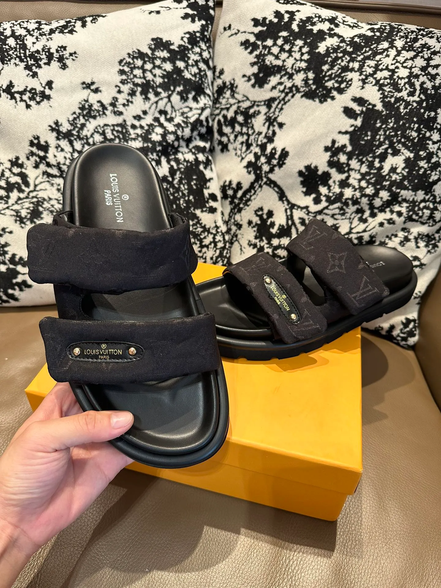 Men's shoes 💰360💰 LV. Slippers 🩴High silk fabric original PU water table rubber outsole, size 35-46